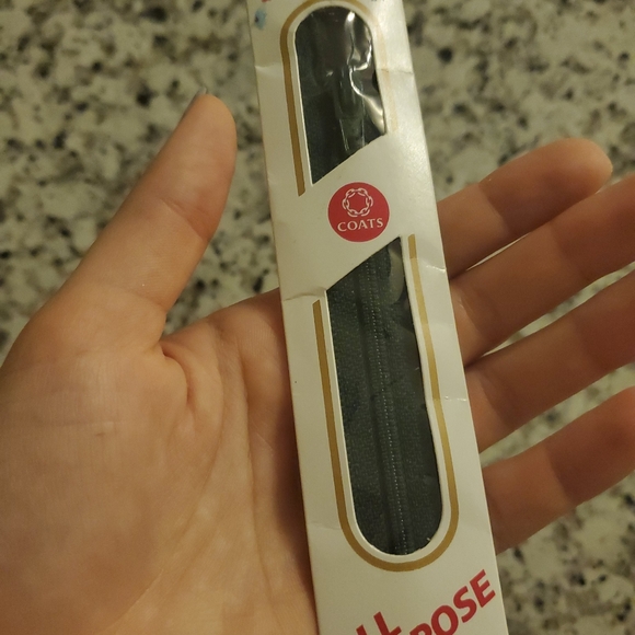 Zipper - Picture 8 of 9